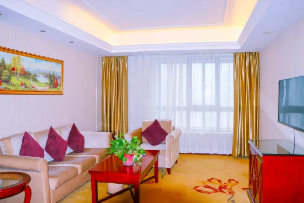Vienna Hotel (Guilin North High-speed Railway Station Chengbei) 9/17