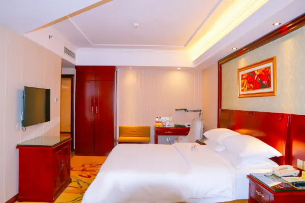 Vienna Hotel (Guilin North High-speed Railway Station Chengbei) 11/17