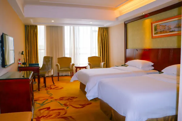 Vienna Hotel (Guilin North High-speed Railway Station Chengbei) 8/17
