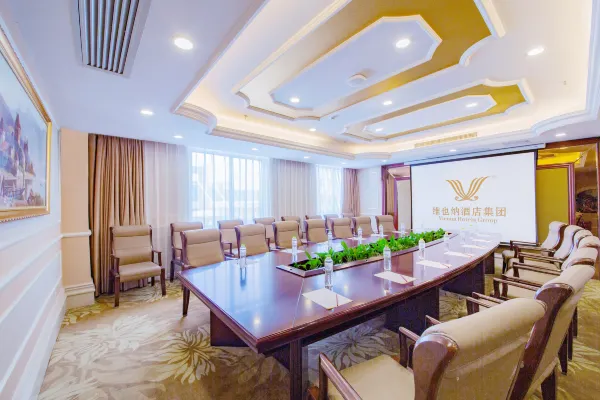 Vienna Hotel (Guilin North High-speed Railway Station Chengbei) 15/17