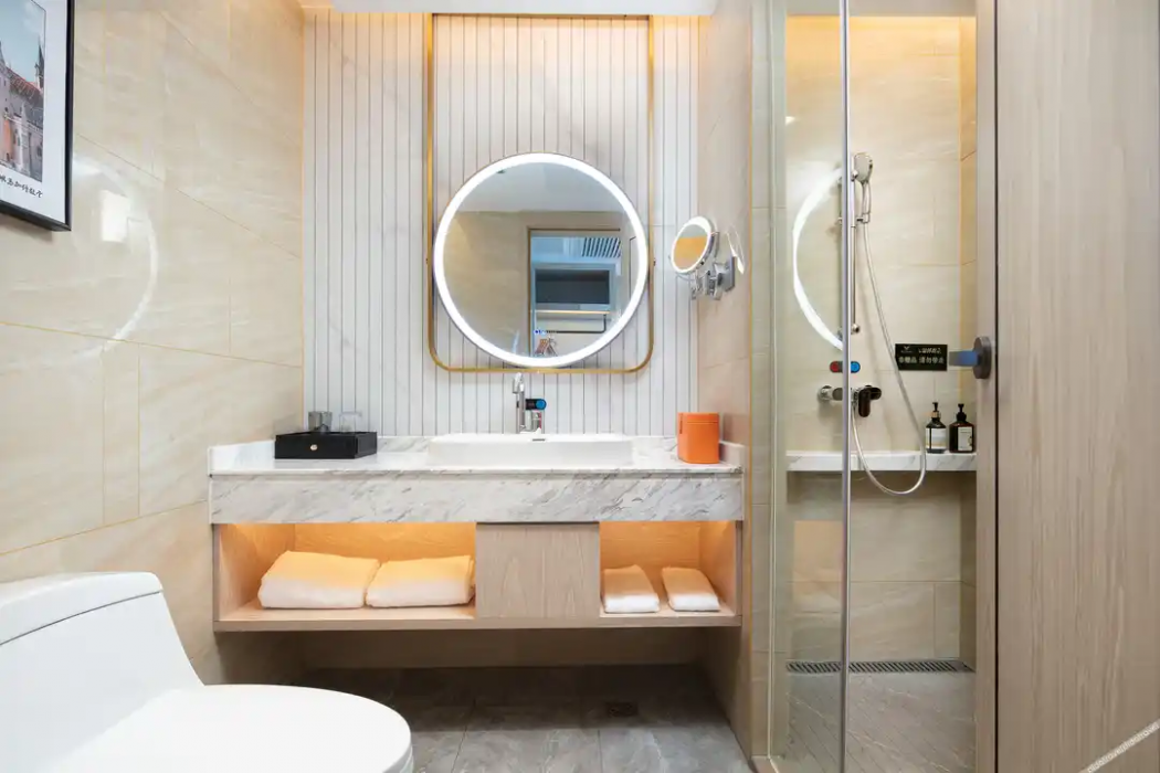 Vienna International Hotel(Binjiang road Road Branch Lipu city) 8/10