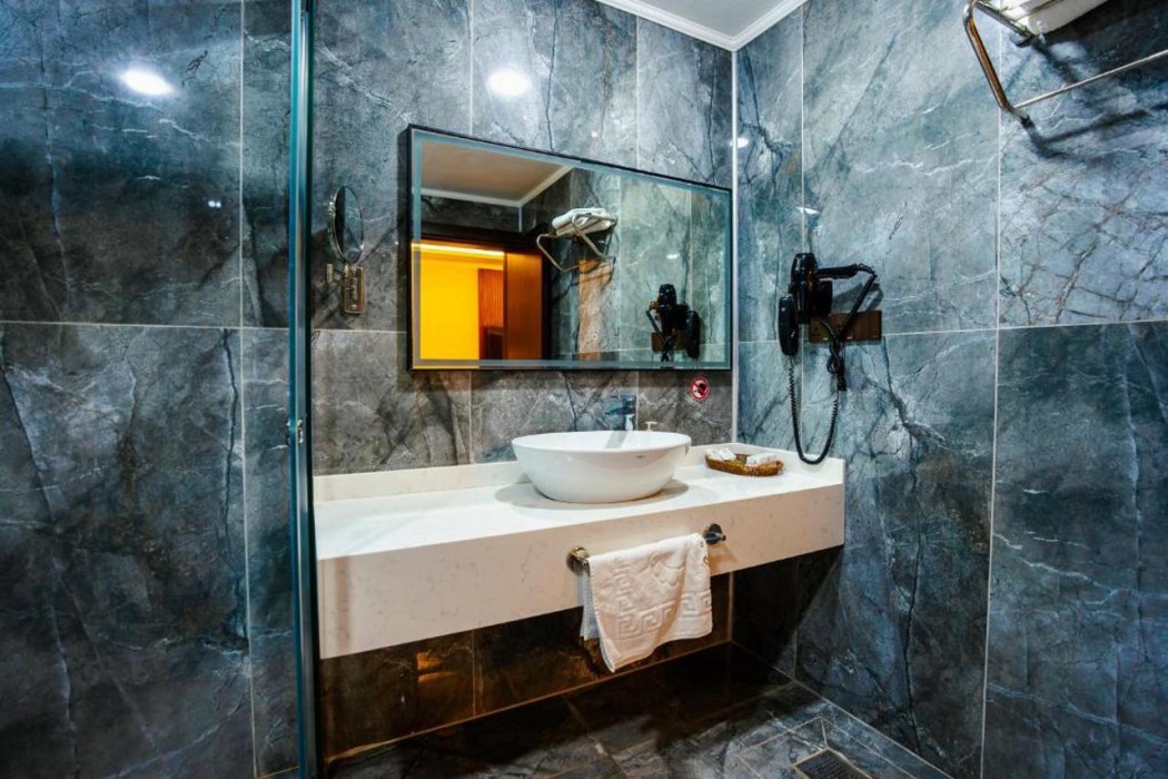 Sofia Hotel 12/64