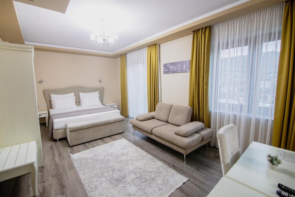 Christi's Hotel Borova 6/60