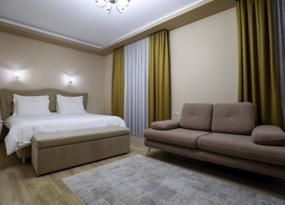 Christi's Hotel Borova 8/60