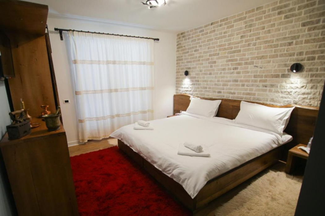 Room at Tres Belle, KORCE