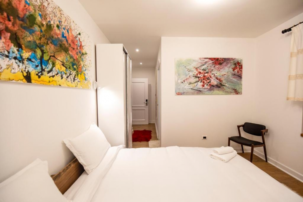 Room at Tres Belle, KORCE