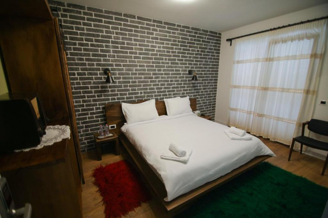 Room at Tres Belle, KORCE
