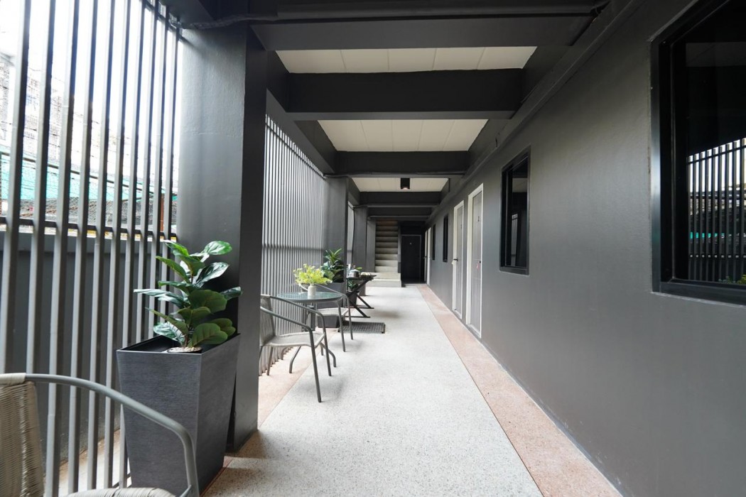 RQ Bangkok Huai Khwang by Collection O 37/61
