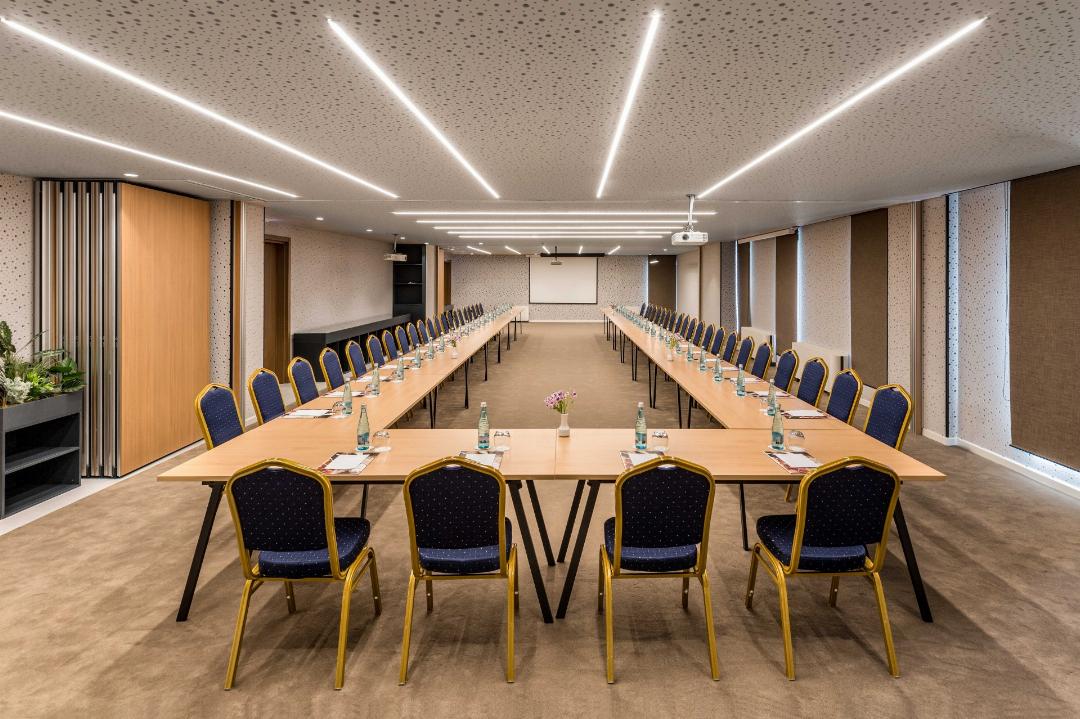 Mercure Tirana 32/73