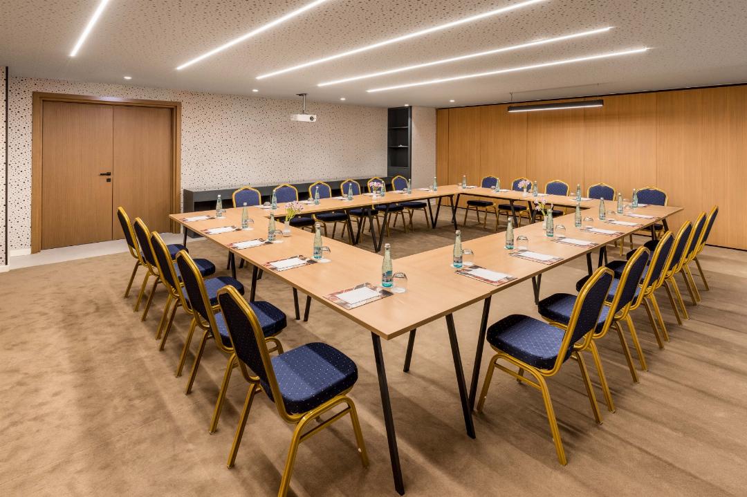 Mercure Tirana 31/73