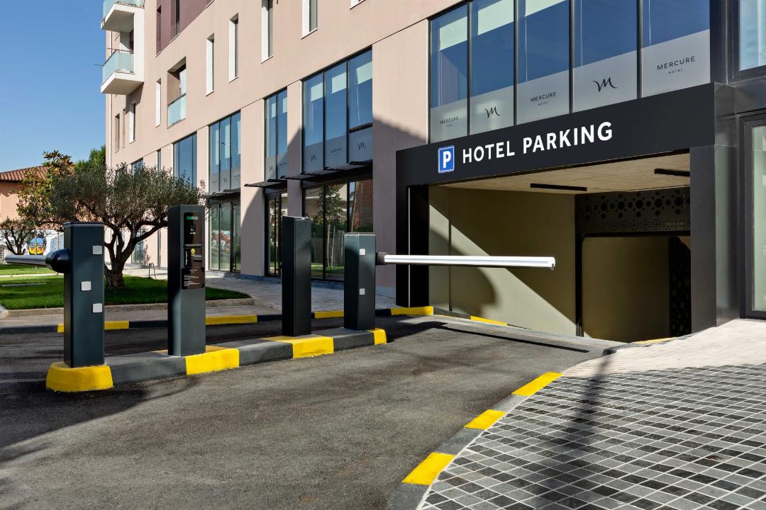 Mercure Tirana 24/73