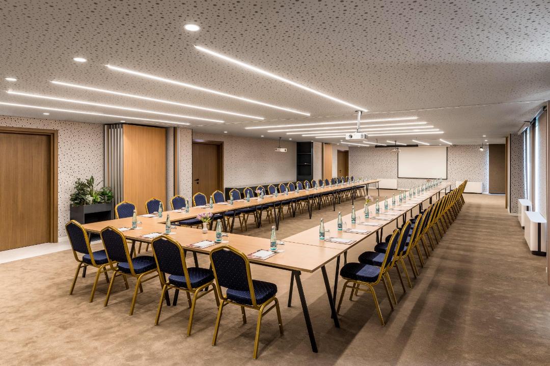 Mercure Tirana 33/73