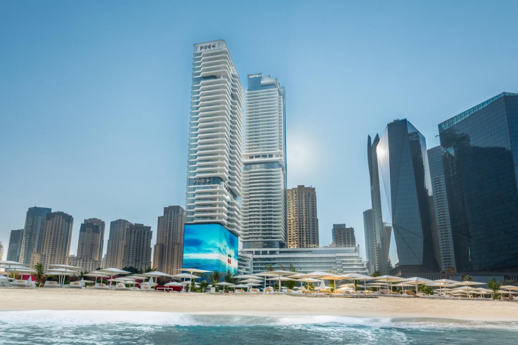 FIVE LUXE JBR 写真1