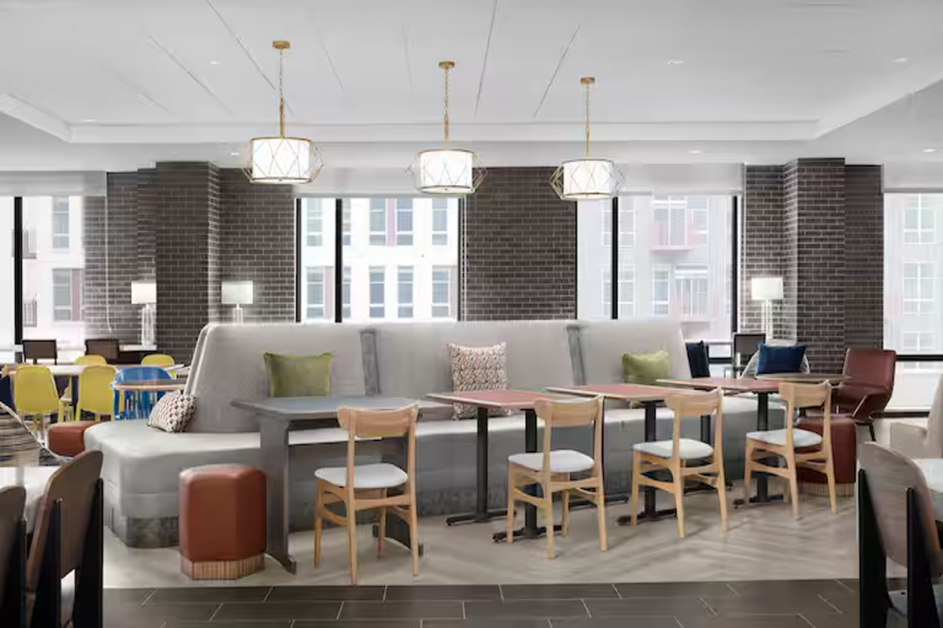 Home2 Suites by Hilton Falls Church 16/26