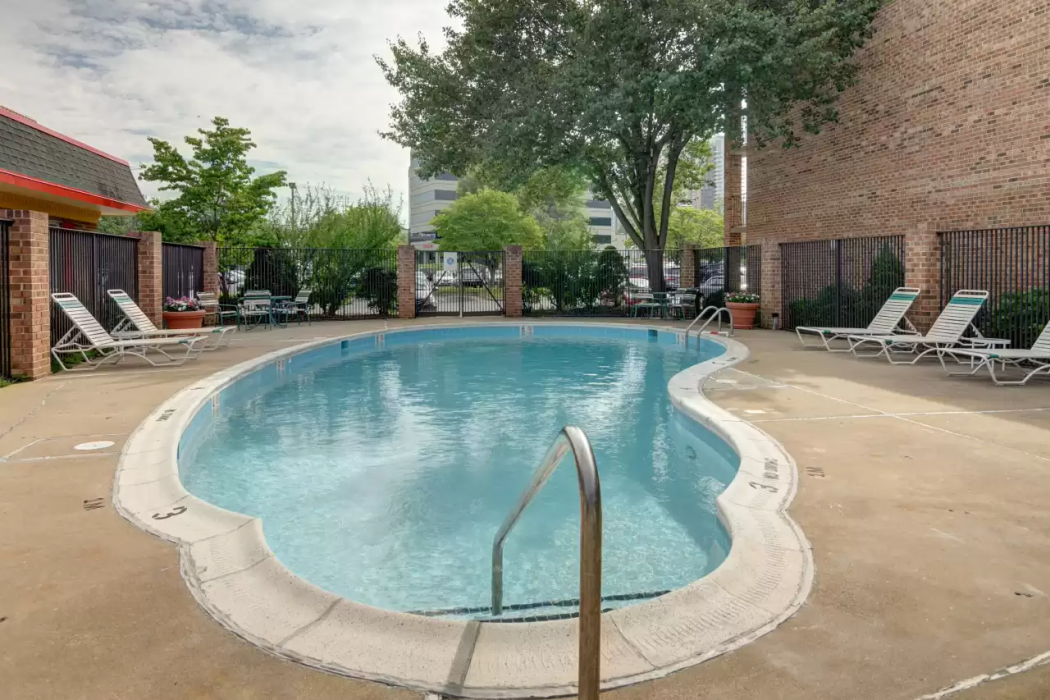 Suburban Studios Tysons Corner 14/22