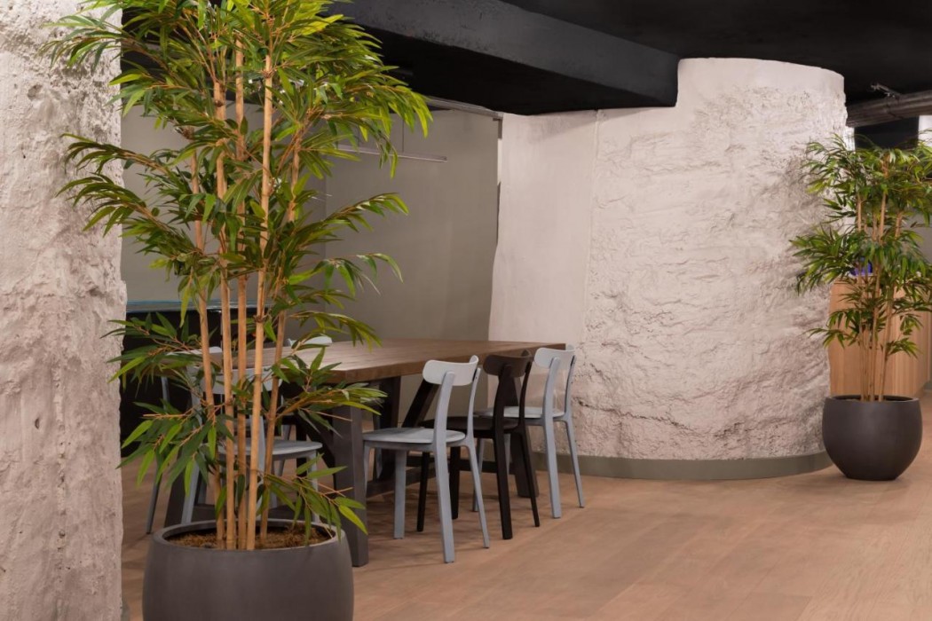Zedwell Underground Tottenham Court Road 24/42
