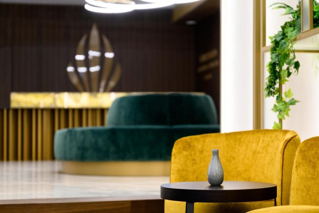 Hotel Emerald & Suites 26/56