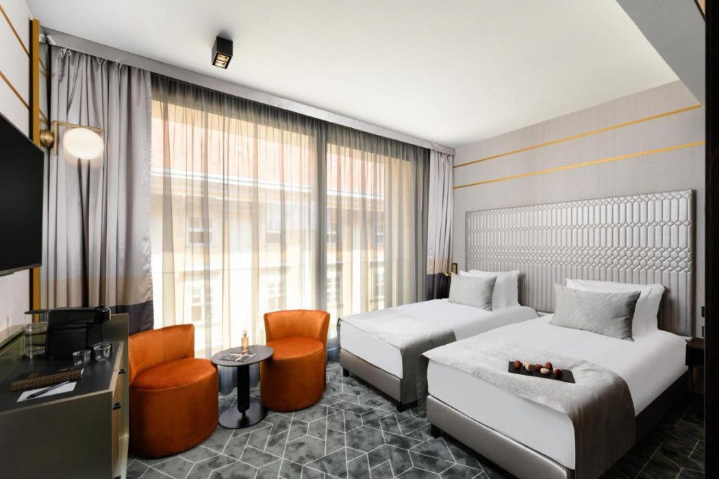 Room at Hotel Emerald & Suites, BUDAPEST