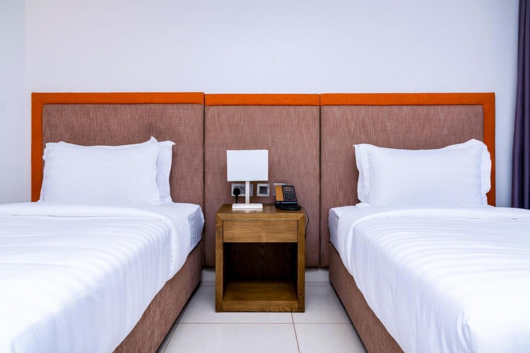 Canary Hotel 16/64