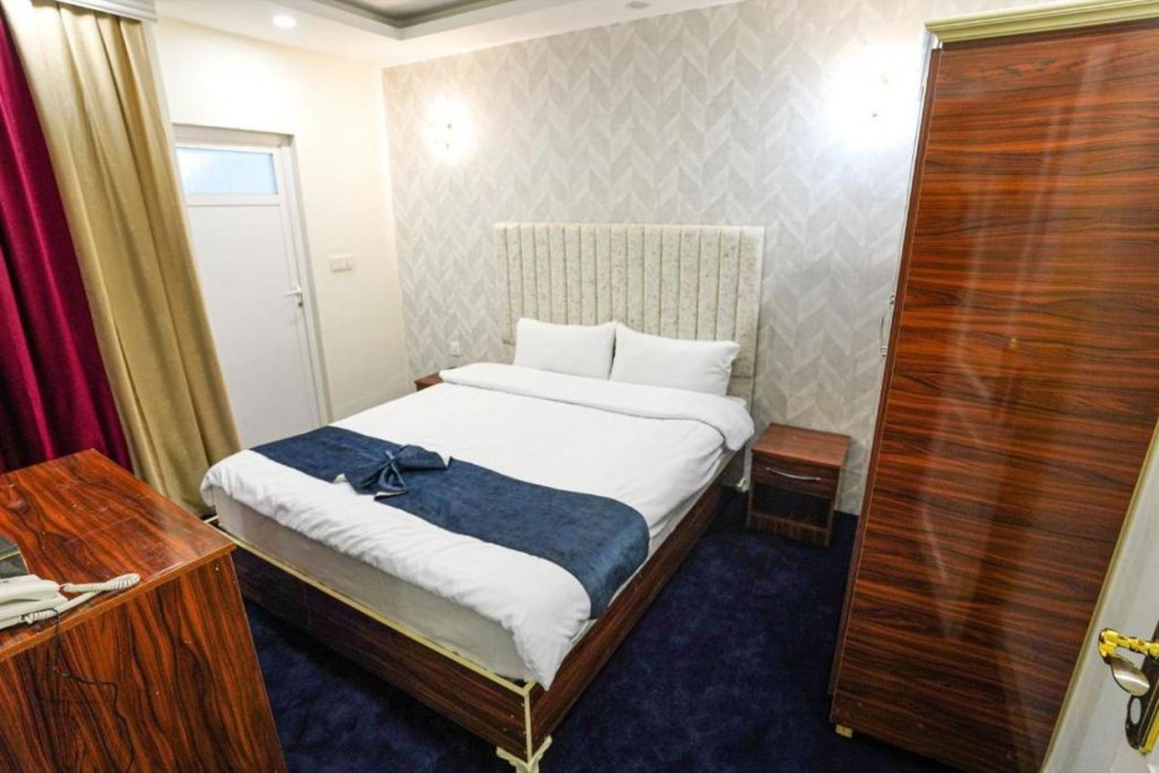 VOTE HOTEL 8/8