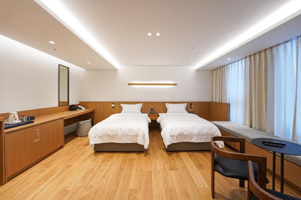 Hotel Ground 27 9/68