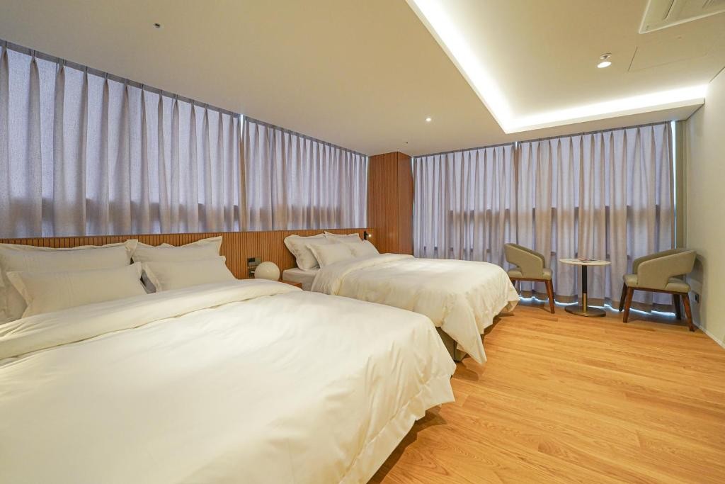 Hotel Ground 27 19/68
