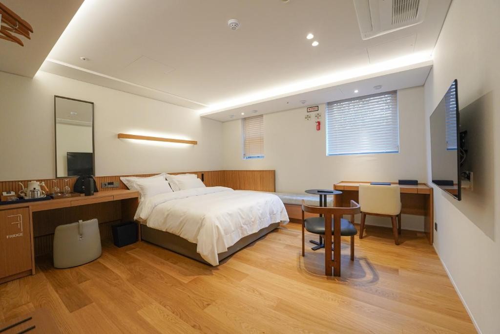 Hotel Ground 27 17/68