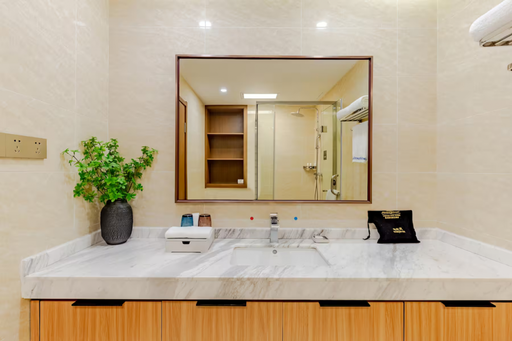 Howard Johnson Lakeview Hotel Huaibei 12/48