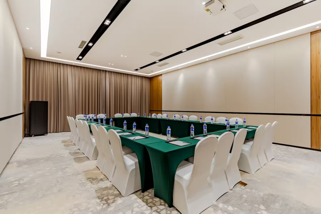 Howard Johnson Lakeview Hotel Huaibei 26/48