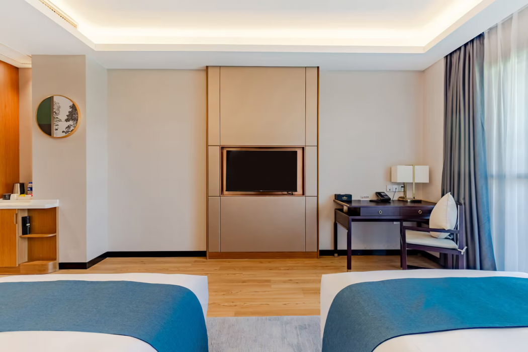 Howard Johnson Lakeview Hotel Huaibei 11/48
