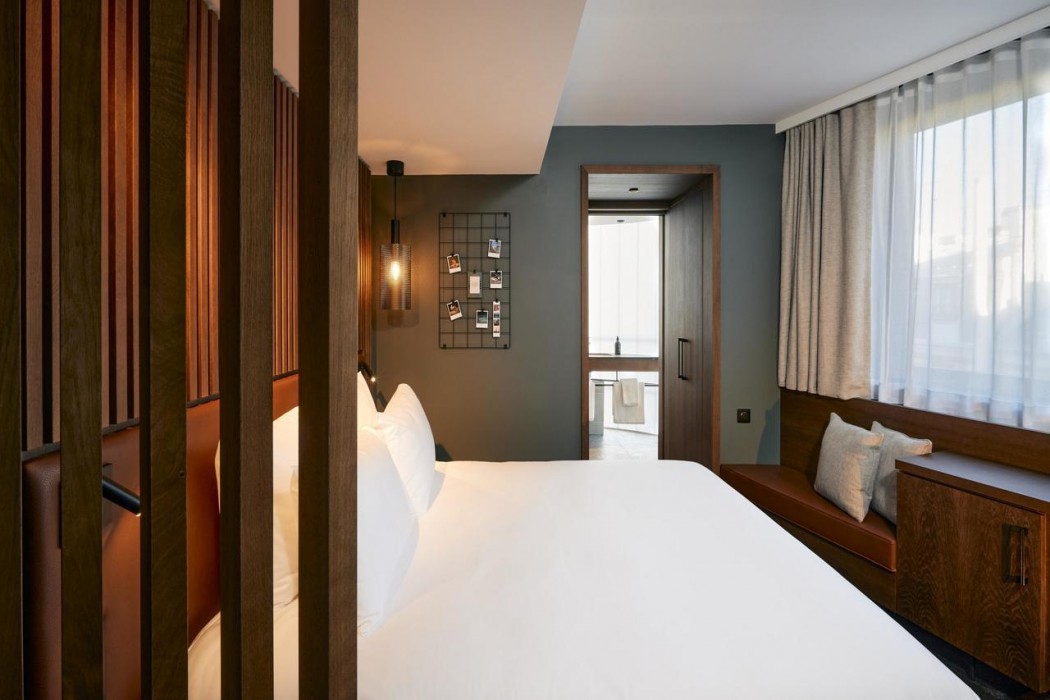 Room at Le Bellune Bar Hotel and Spa Paris, PARIS