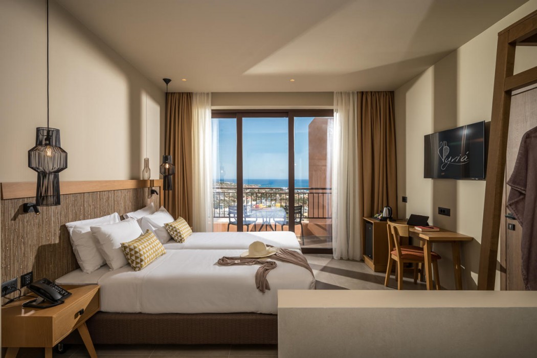 Pyria Hotel 18/80