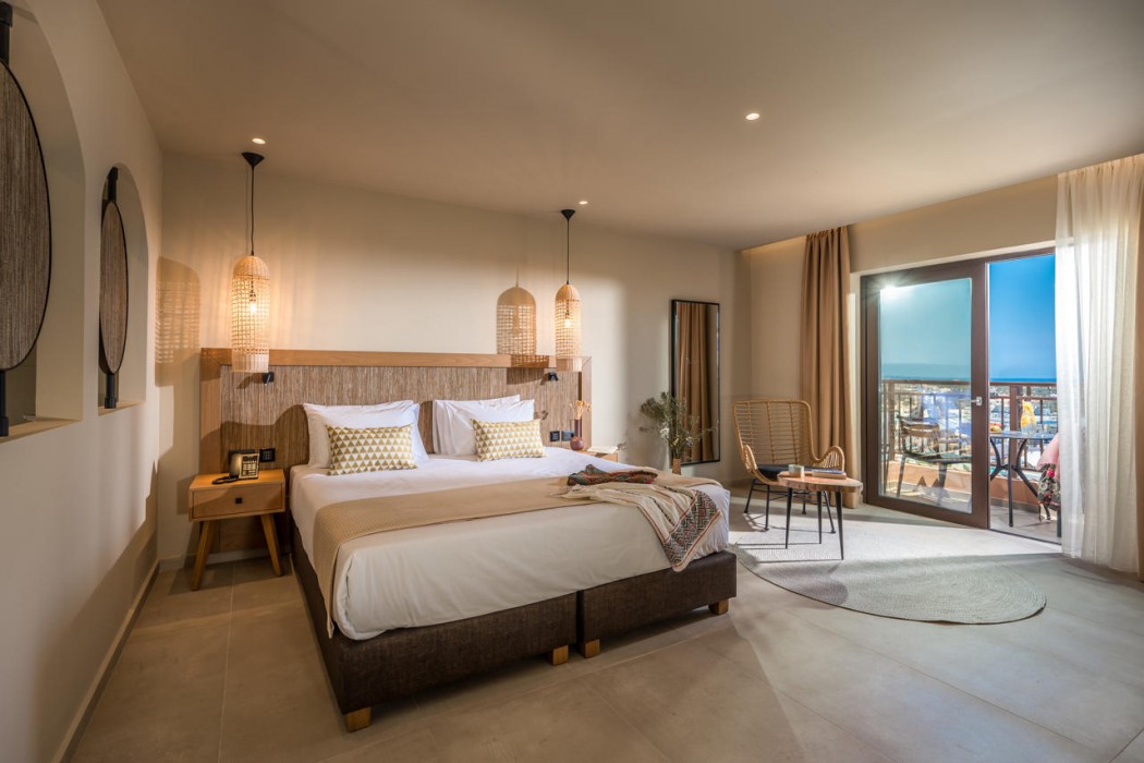 Pyria Hotel 25/80