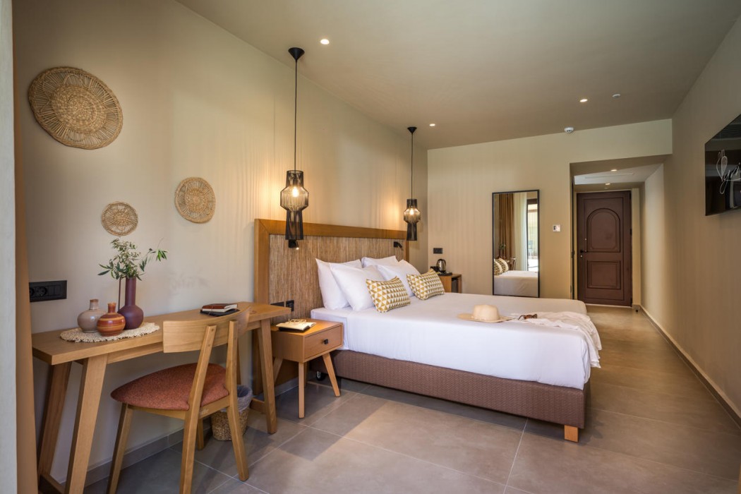 Pyria Hotel 24/80