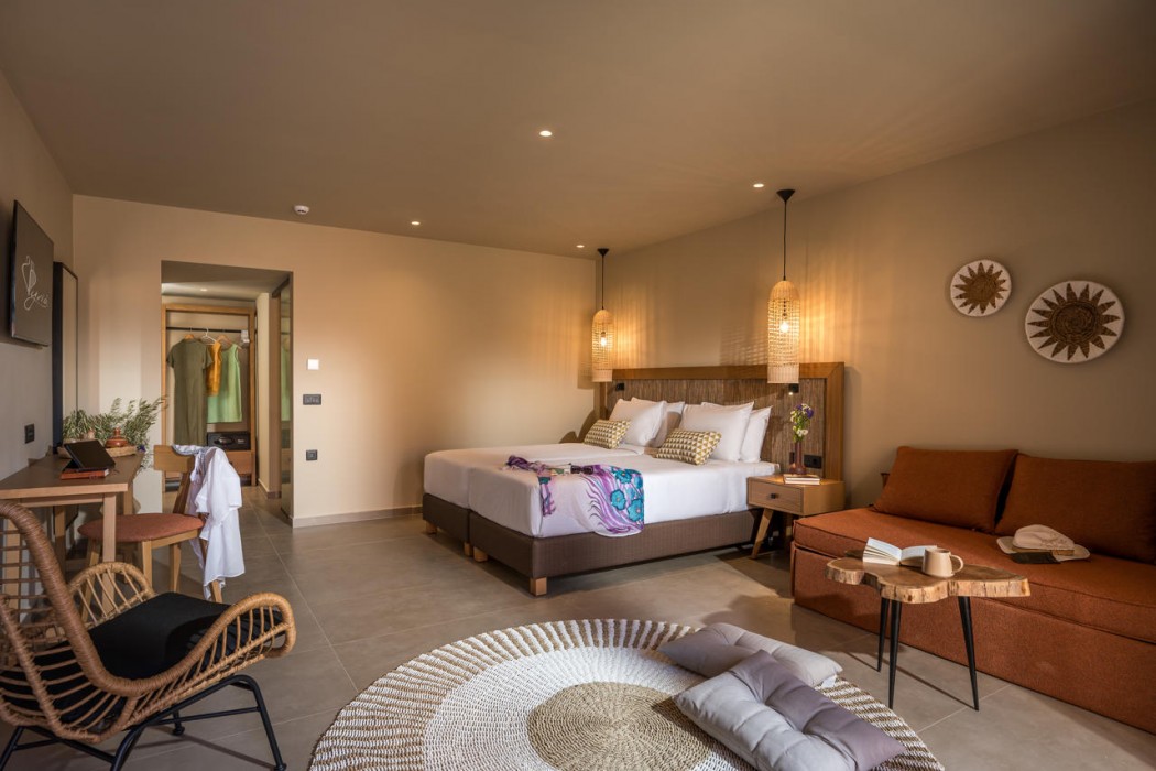 Pyria Hotel 32/80