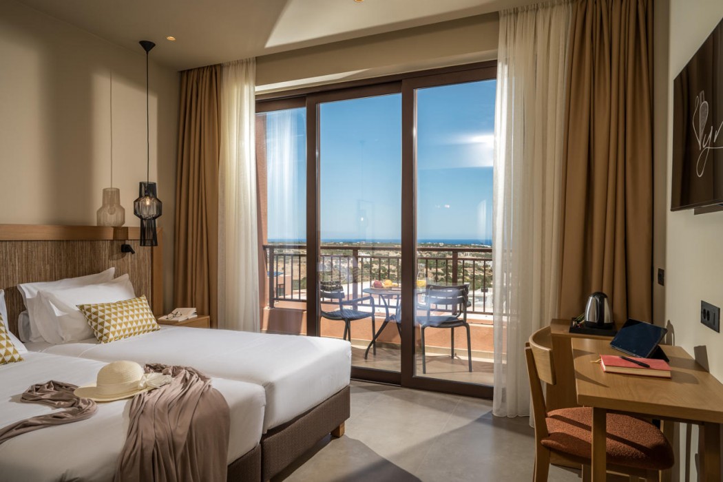 Pyria Hotel 27/80