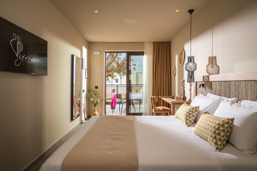 Pyria Hotel 11/80