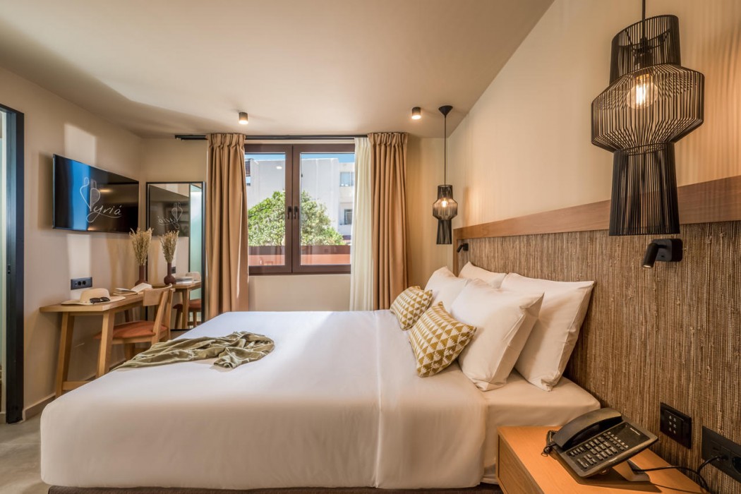 Pyria Hotel 15/80
