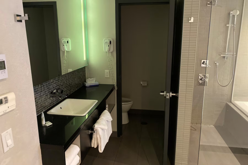 Ramada by Wyndham Laval 21/60