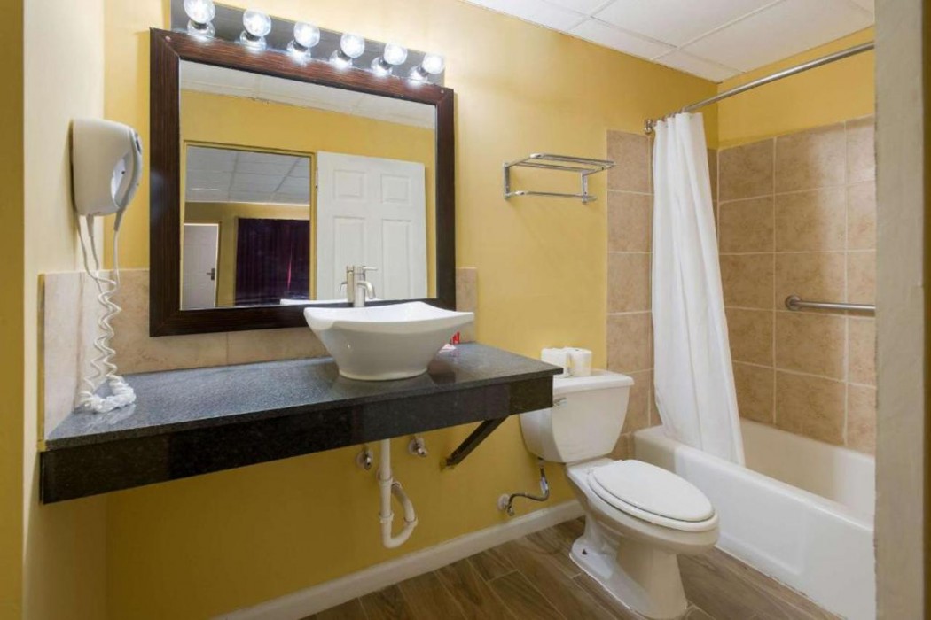Econo Lodge Gretna - New Orleans 9/22