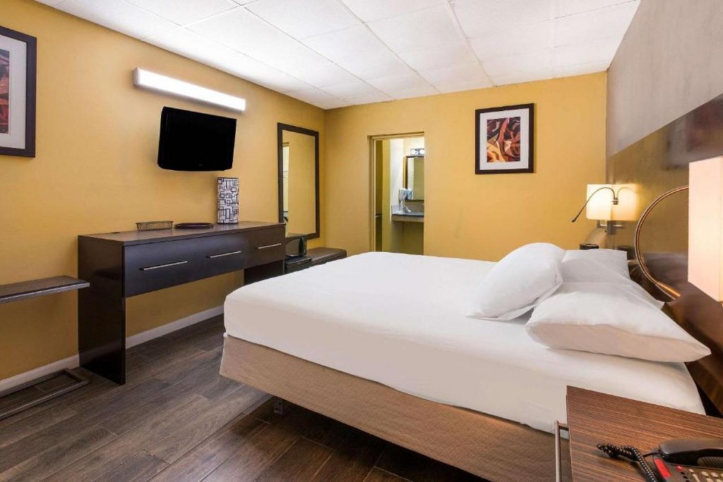 Econo Lodge Gretna - New Orleans 8/22