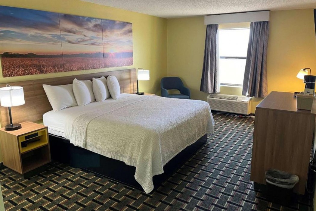 Days Inn by Wyndham Park City Kansas 9/28
