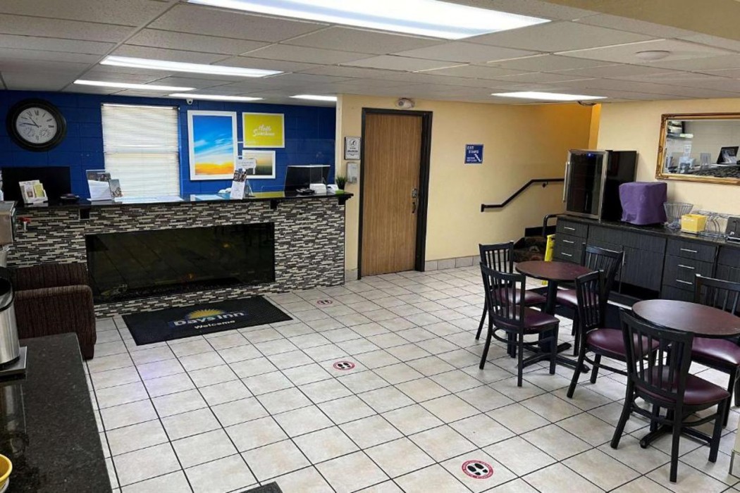 Days Inn by Wyndham Park City Kansas 3/28