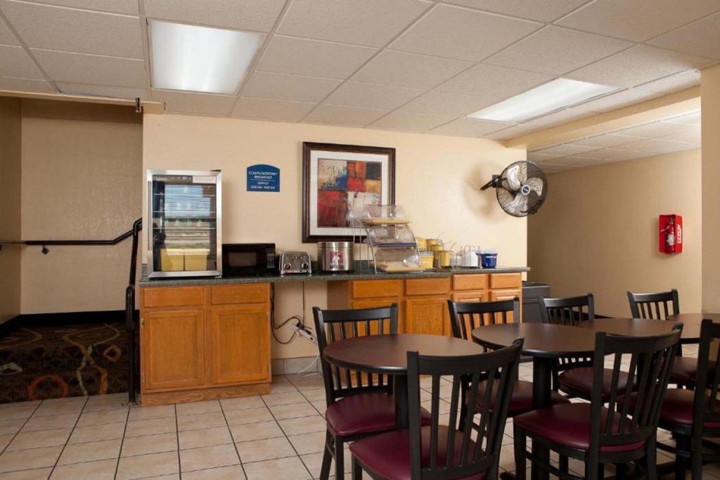 Days Inn by Wyndham Park City Kansas 18/28