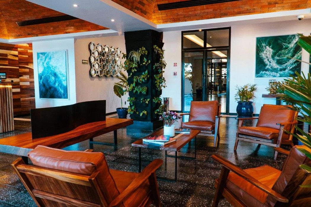 Flamboyan Hotel and Residences 7/60