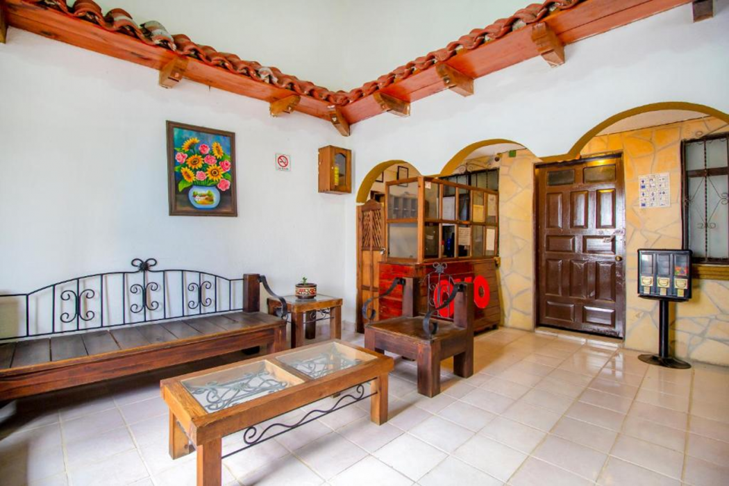 OYO Hotel Las Nubes,Mercado de Dulces y Artesanias Ambar 6/26