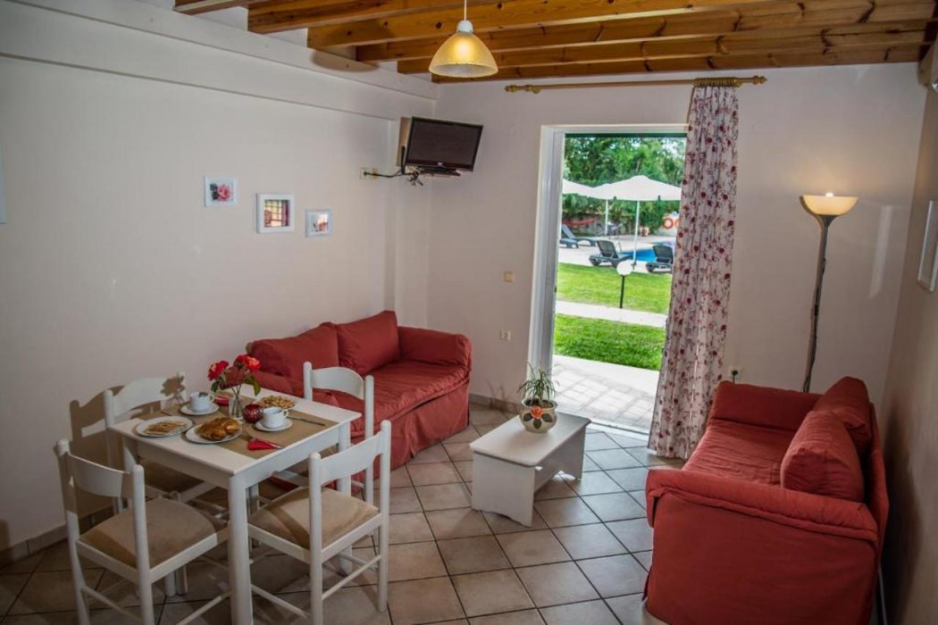 ILIANA VILLAS 9/10