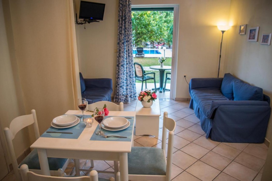 ILIANA VILLAS 6/10