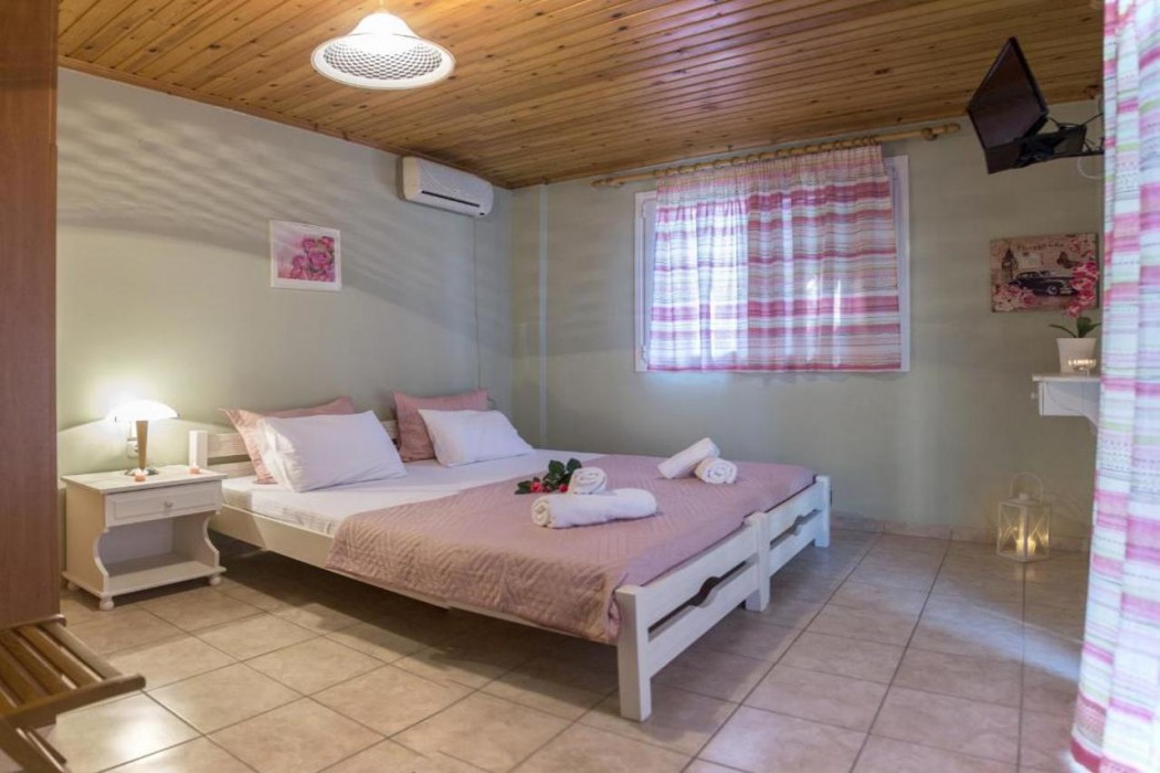 ILIANA VILLAS 7/10