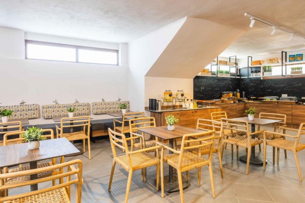 CASA BLUE HOTEL 36/60